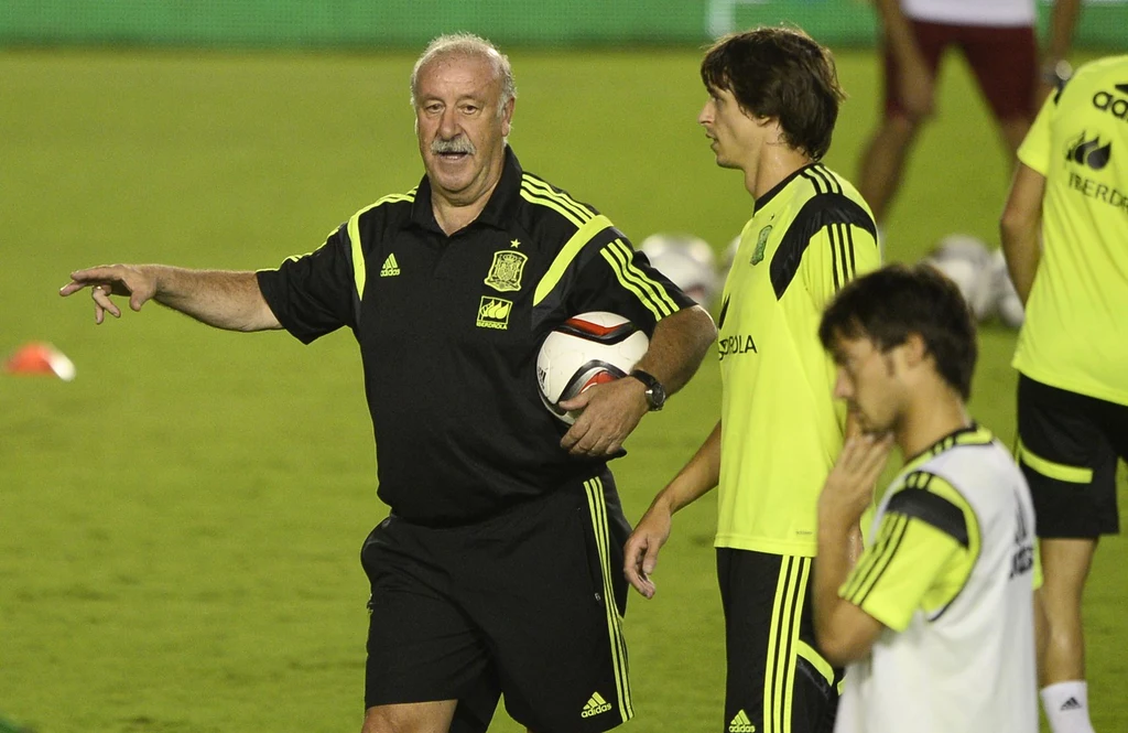 Vicente del Bosque na treningu z piłkarzami reprezentacji Hiszpanii Vicente del Bosque na treningu z piłkarzami reprezentacji Hiszpanii