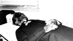 Ciało zamordowanego przez SB ks. Jerzego Popiełuszki 