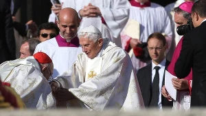 Papież Franciszek i emerytowany papież Benedykt