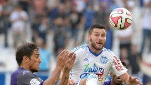 Andre-Pierre Gignac (w środku) w meczu z Toulouse