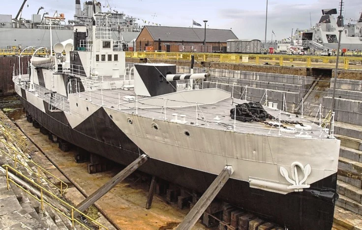 HMS M33 w doku Portsmouth Historic Dockyard