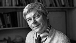 Zbigniew Herbert w swoim mieszkaniu, Warszawa 18.04.1974 r. 