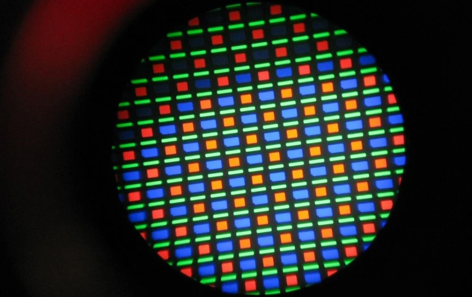 Czy ekran wykonany w technologii AMOLED jest bardziej energooszczędny niż ekrany z technologią LCD? Czy ekran wykonany w technologii AMOLED jest bardziej energooszczędny niż ekrany z technologią LCD?