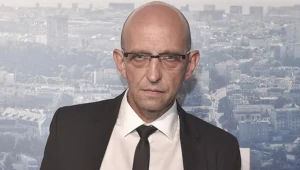 Choć głównie obsadzany jest w rolach drugoplanowych i tak skupia na sobie uwagę widza. 