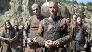Ragnara (Travis Fimmel) czekają krwawe walki zarówno z Anglosasami, jak i współplemieńcami.