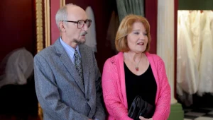 "Klan": Tym razem na ślubnym kobiercu staną Alicja (Maria Winiarska) i docent Sarna (Ryszard Kluge)