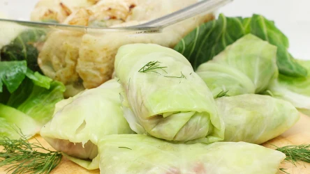 ​Dodaj ziemniaki do gołąbków. Ten bezmięsny farsz przebije babcine przepisy