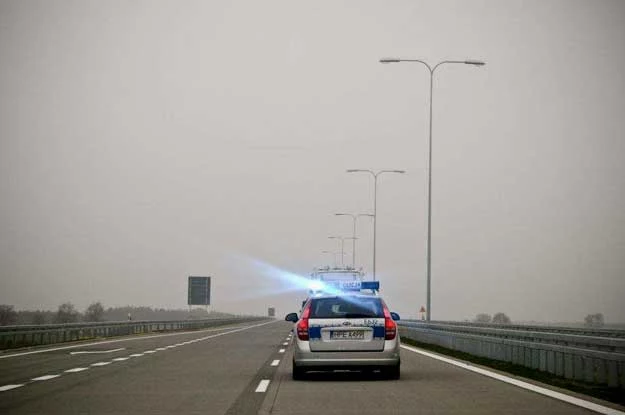 Prawo jest prawem i musi być bezwzględnie egzekwowane. Poza tym nigdy nie wiadomo, kim jest uciekinier