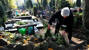 "Przyzwyczailiśmy się, że 1 listopada jedziemy na groby, ale uroczystość Wszystkich Świętych nie jest Dniem Zadusznym"