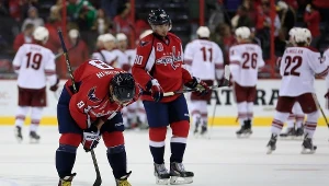 Aleksander Owieczkin strzelił gola i zaliczył trzy asysty, ale hokeiści Washington Capitals i przegrali z Arizona Coyotes 