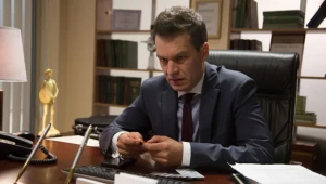 Dr Andrzej Falkowicz (Michał Żebrowski) 