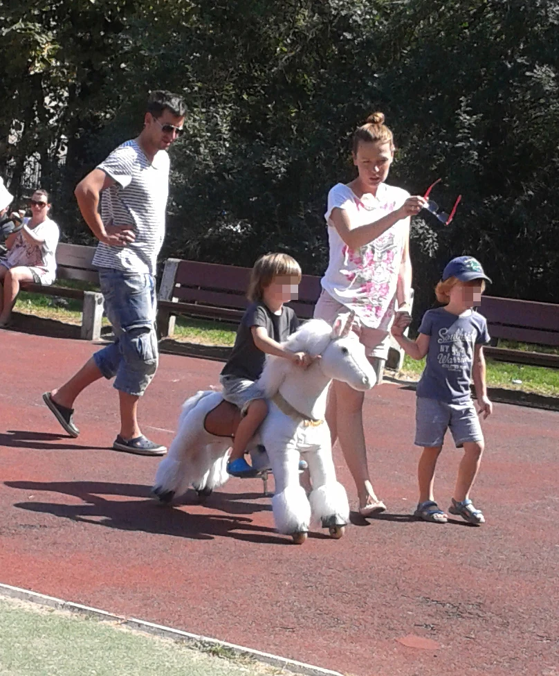 Maciej Rock z żoną i dziećmi Maciej Rock z żoną i dziećmi