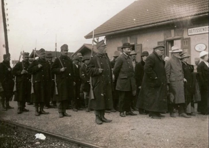 Transport Łemków eskortowany przez austriackich żołnierzy