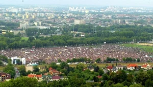 Krakowskie Błonia podczas pierwszej pielgrzymki Benedykta XVI do Polski, 2006 r.