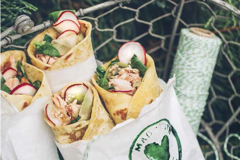 Wrap z łososiem i ogórkiem Wrap z łososiem i ogórkiem