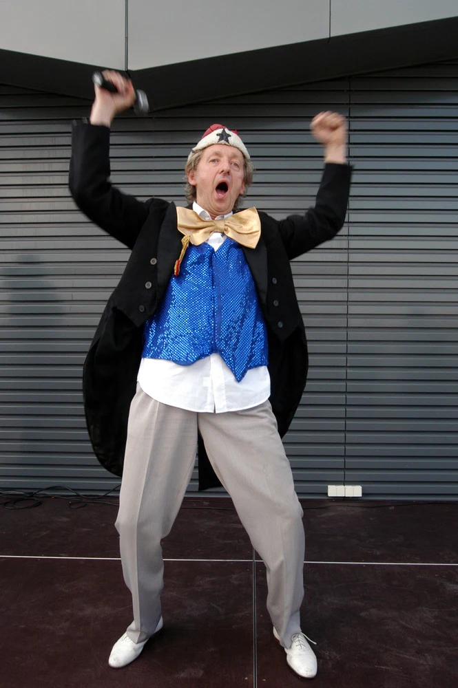 Andrzej Rosiewicz: Tęcza jest symbolem kochających inaczej, czyli pederastów Andrzej Rosiewicz: Tęcza jest symbolem kochających inaczej, czyli pederastów