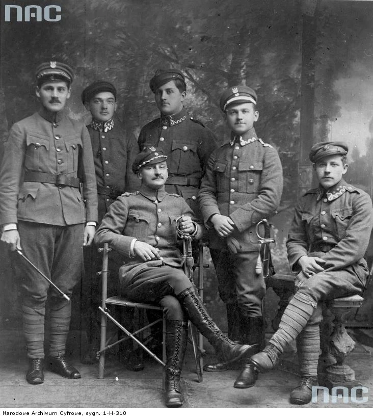 Pierwsze dowództwo polskie w Wieliczce - fotografia żołnierzy legionowych; listopad 1918 Pierwsze dowództwo polskie w Wieliczce - fotografia żołnierzy legionowych; listopad 1918