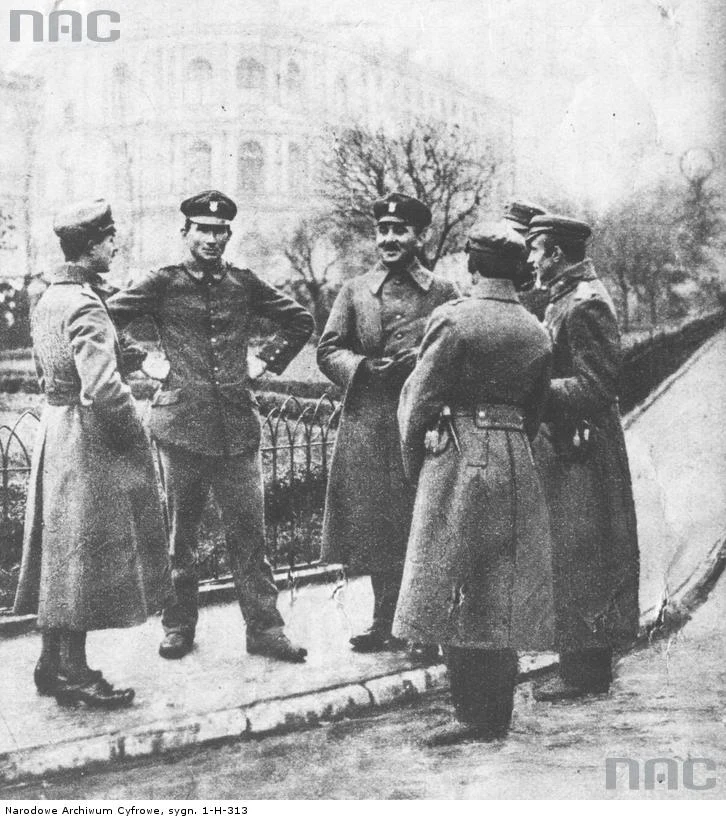 Rozbrojeni żołnierze niemieccy narodowości polskiej, listopad 1918 Rozbrojeni żołnierze niemieccy narodowości polskiej, listopad 1918