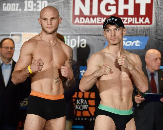 Pięściarze wagi superśredniej Maciej Sulęcki (L) i Grzegorz Proksa