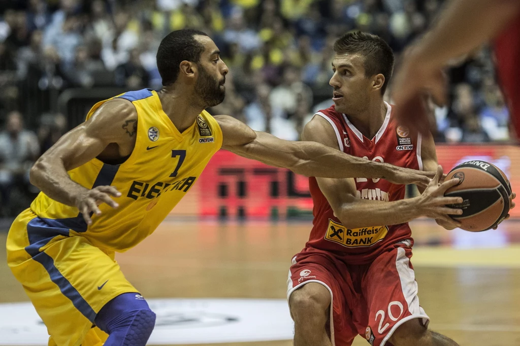 Nemanja Gordić (z prawej) z Cedevity Zagrzeb kontra Brian Randle z Maccabi Tel Awiw