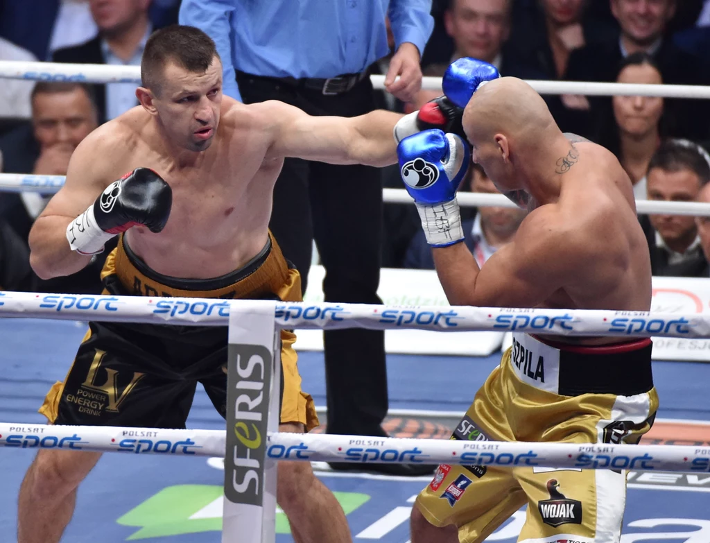 Artur Szpilka pokonał jednogłośnie na punkty Tomasza Adamka w walce wieczoru bokserskiej gali w Kraków Arenie