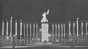 Warszawa, 1935 r. Dekoracja Placu Unii Lubelskiej pod haslem L.O.P.P. Uczmy sie latac. Liga Obrony Powietrznej i Przeciwgazowej. Reprodukcja FoKa/FORUM