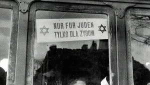Warszawa, 1940. Tramwaj tylko dla Żydow, okupacja hitlerowska. Reprodukcja FoKa/FORUM
