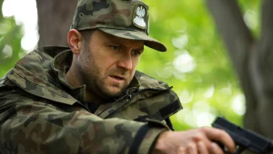 Leszek Lichota jako Rebrow w serialu "Wataha" 