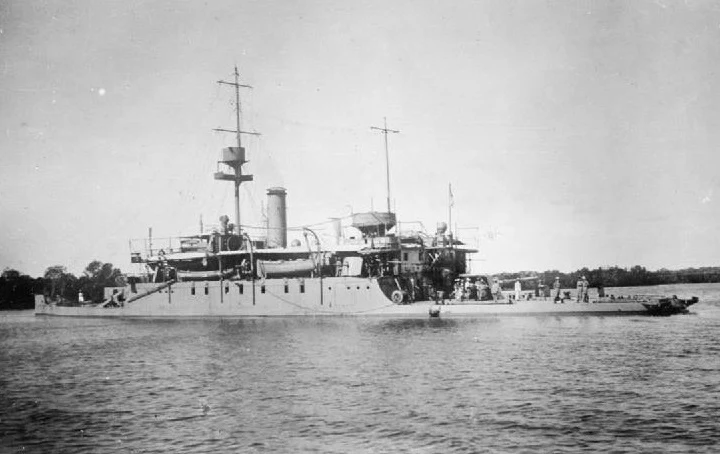 HMS "Severn" w Arfyce Wschodniej w 1917 roku