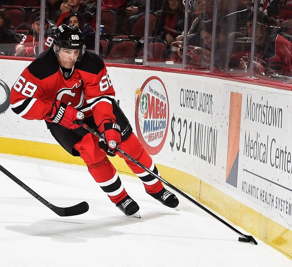 Jaromir Jagr pnie się w tabeli najlepszych strzelców wszech czasów NHL.