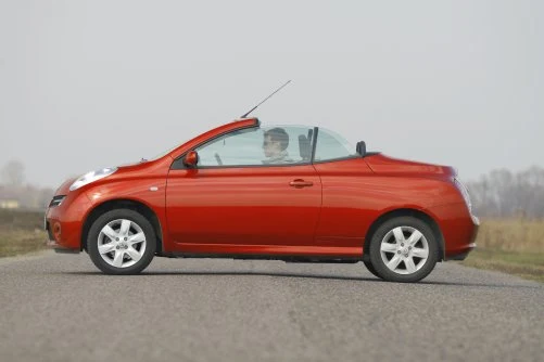 Wersja otwarta. Z tyłu wygospodarowano dwa malutkie miejsca.