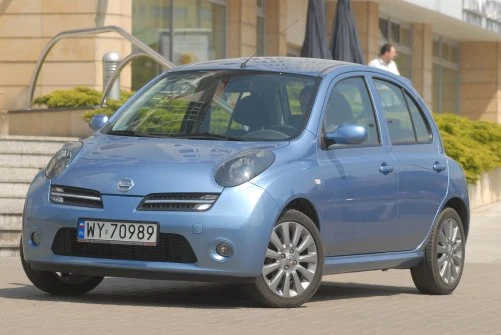 Po liftingu w roku 2005 pojawił się nowy zderzak z okrągłymi halogenami. Zniknęły żeberka w dolnym wlocie powietrza. W roku 2007 żeberka znów się pojawiły.