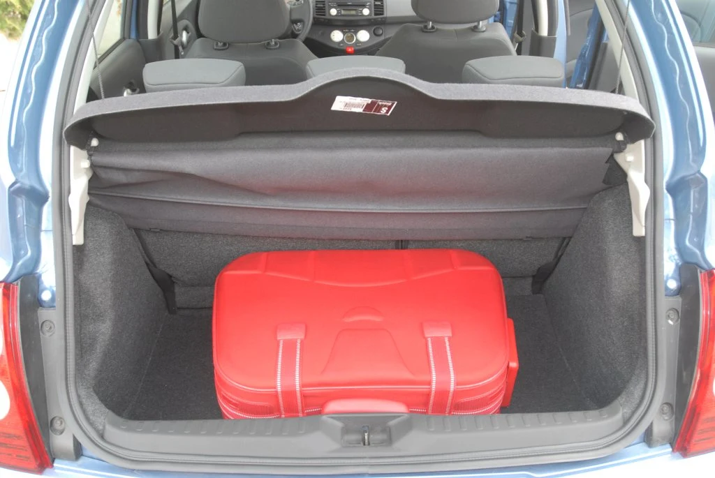 Bagażnik – ma pojemność 235 litrów. Można ją zwiększyć kosztem przestrzeni dla pasażerów – tylna kanapa się przesuwa.