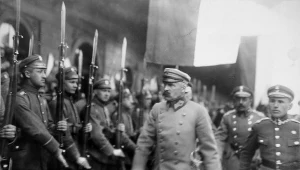 Józef Piłsudski podczas zaprzysiężenia Wojska Polskiego, listopad 1918 r. Zdjęcie ze zbiorów Muzeum Wojska w Białymstoku