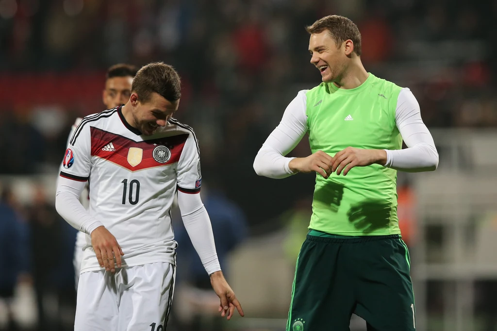 Manuel Neuer (z prawej) i Lukas Podolski po meczu z Gibraltarem Manuel Neuer (z prawej) i Lukas Podolski po meczu z Gibraltarem