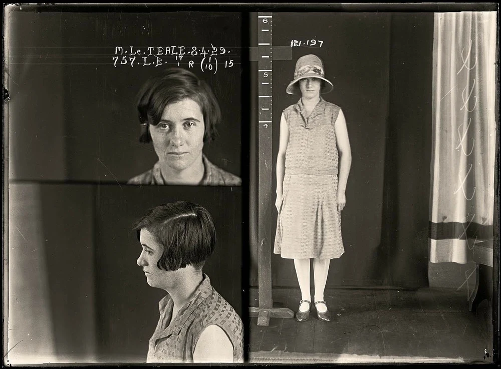 Margaret Lee Teale została aresztowana za bigamię. W dwóch różnych miastach, miała dwóch mężów