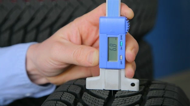 Pomiar głębokości bieżnika Pomiar głębokości bieżnika