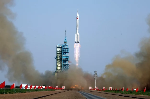 Start chińskiej rakiety Shenzhou-9