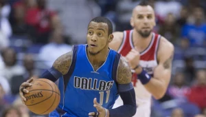 Monta Ellis i wracający za nim Marcin Gortat