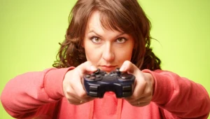 Niech nie zwiedzie cię kuchenny fartuszek - twoja mama chętnie grałaby w Call of Duty