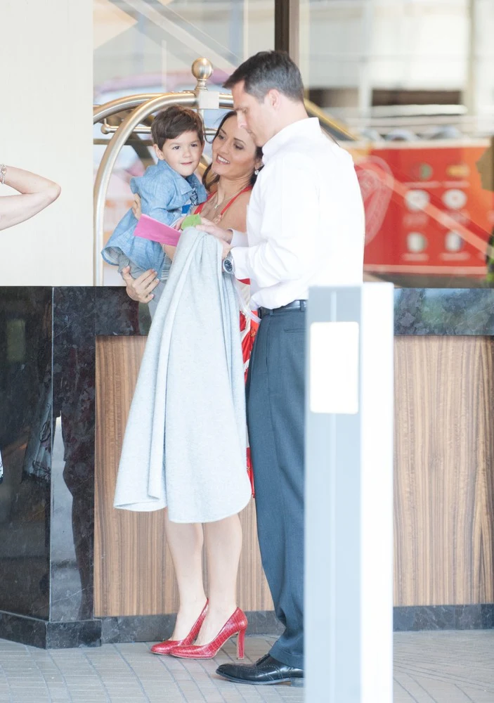 Danica McKellar z synkiem oraz ukochanym, maj 2014 roku Danica McKellar z synkiem oraz ukochanym, maj 2014 roku