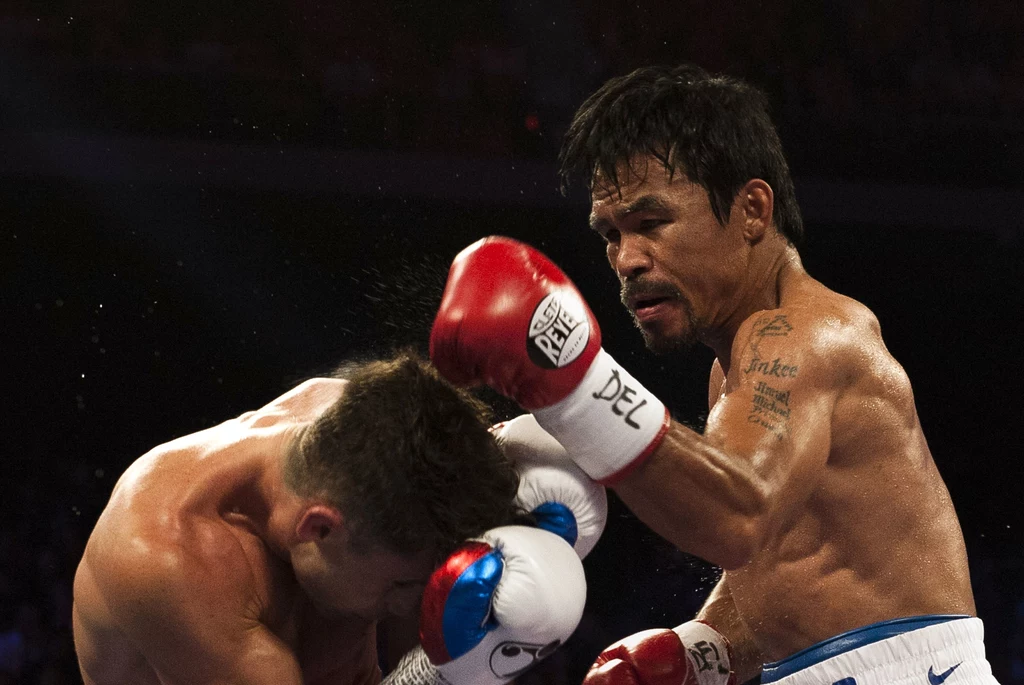 Chris Algieri i Manny Pacquiao (z prawej)