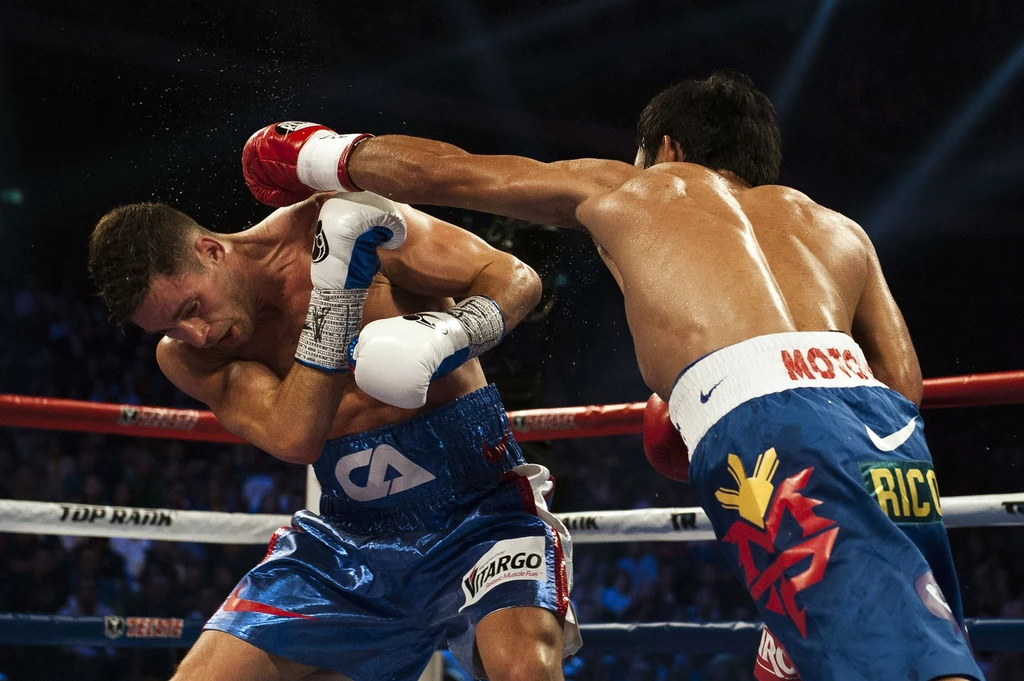 Chris Algieri i Manny Pacquiao (z prawej)