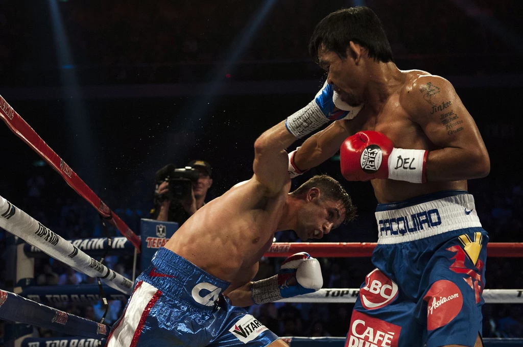 Chris Algieri i Manny Pacquiao (z prawej)