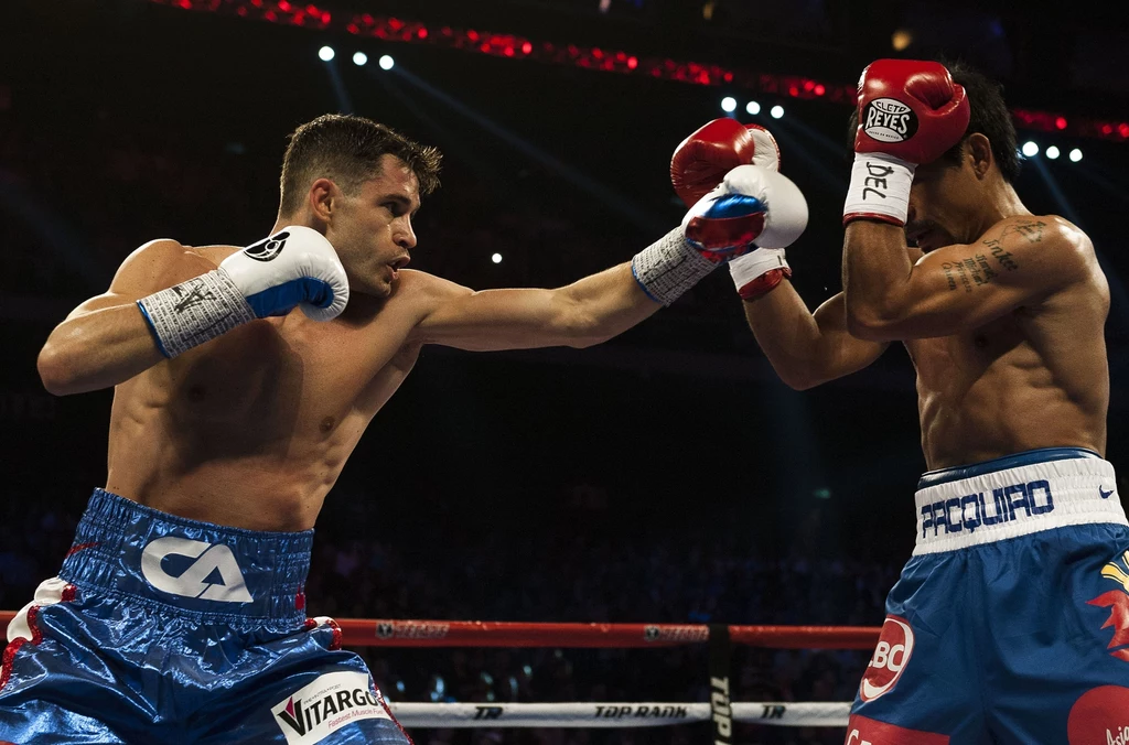 Chris Algieri i Manny Pacquiao (z prawej)