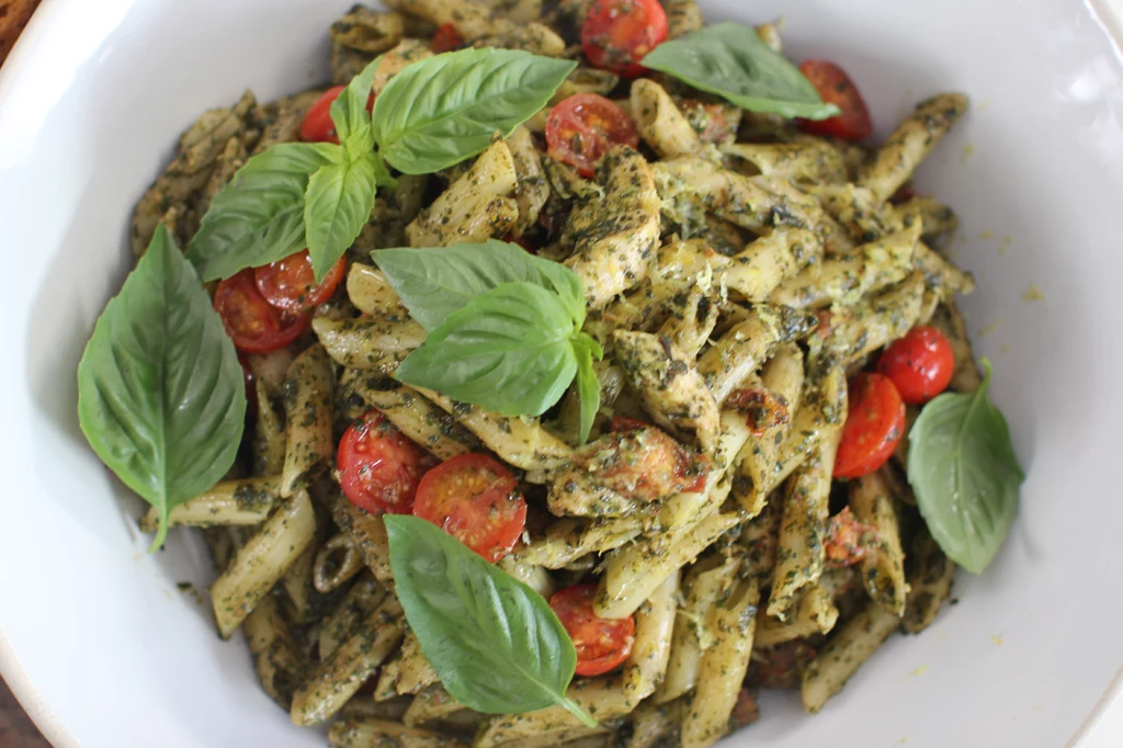 Penne z kurczakiem i pesto