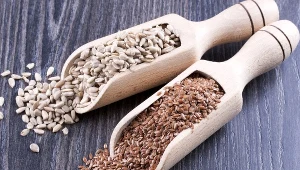 By obniżyć cholesterol koniecznie sięgaj po nasiona lnu i słonecznika