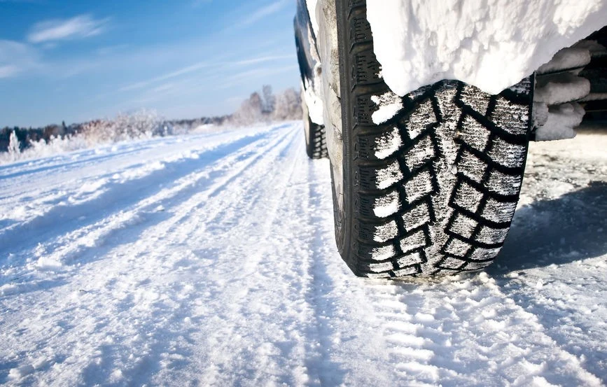 Lepsza kontrola trakcji i bezpieczeństwo — skarpety na opony od Michelin idealne na zimę i deszcz Lepsza kontrola trakcji i bezpieczeństwo — skarpety na opony od Michelin idealne na zimę i deszcz