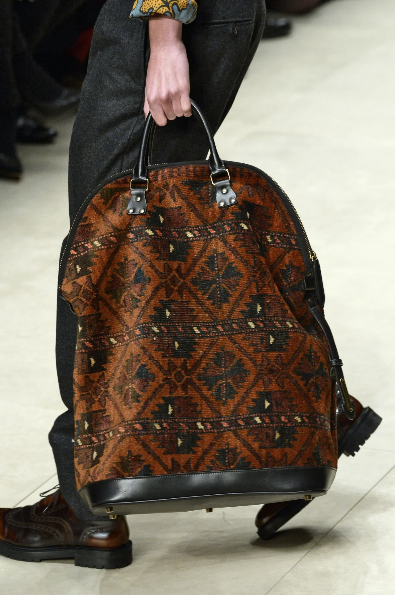 Torby-dywany, torby-obrazy, torby-miasta - zainspiruj się akcesoriami z najnowszek kolekcji Burberry. Torby-dywany, torby-obrazy, torby-miasta - zainspiruj się akcesoriami z najnowszek kolekcji Burberry.