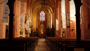 Chcą przesunąć niedzielne msze na środek tygodnia